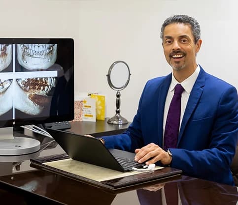 Dr. Julian De Silva